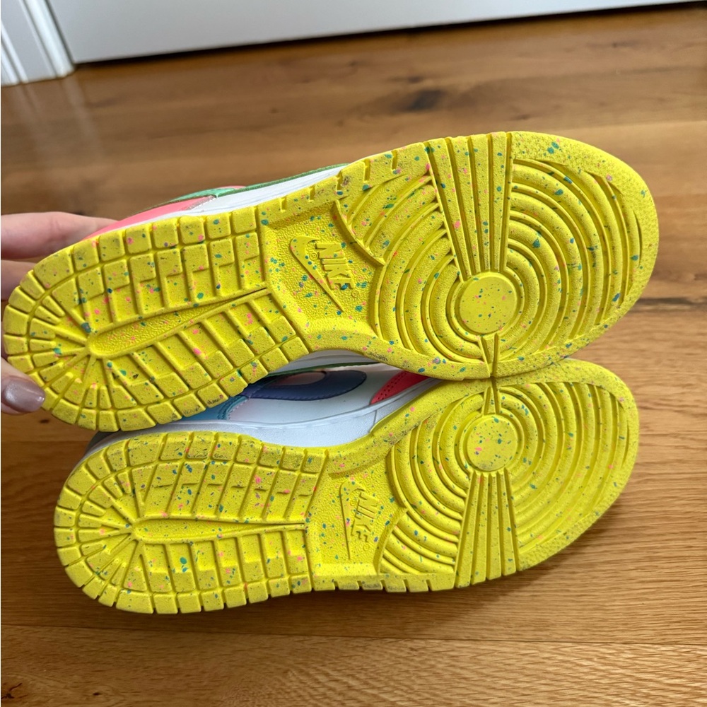 Nike Women’s Dunk Low SE Candy - Picture 6 of 9
